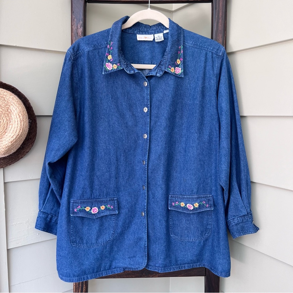 Hunters Run Women's 3X Blue Denim Jean Jacket Embroidered Pockets Collared